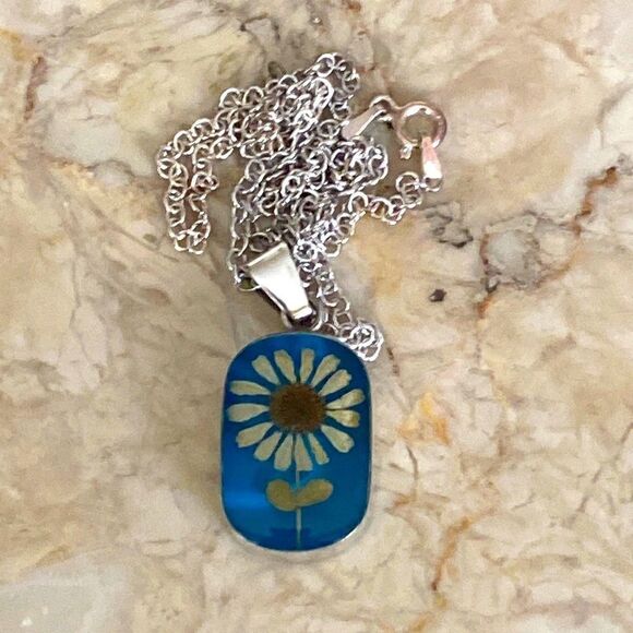 925 Sterling Silver Acrylic Flower Pendant Necklace - Picture 1 of 7